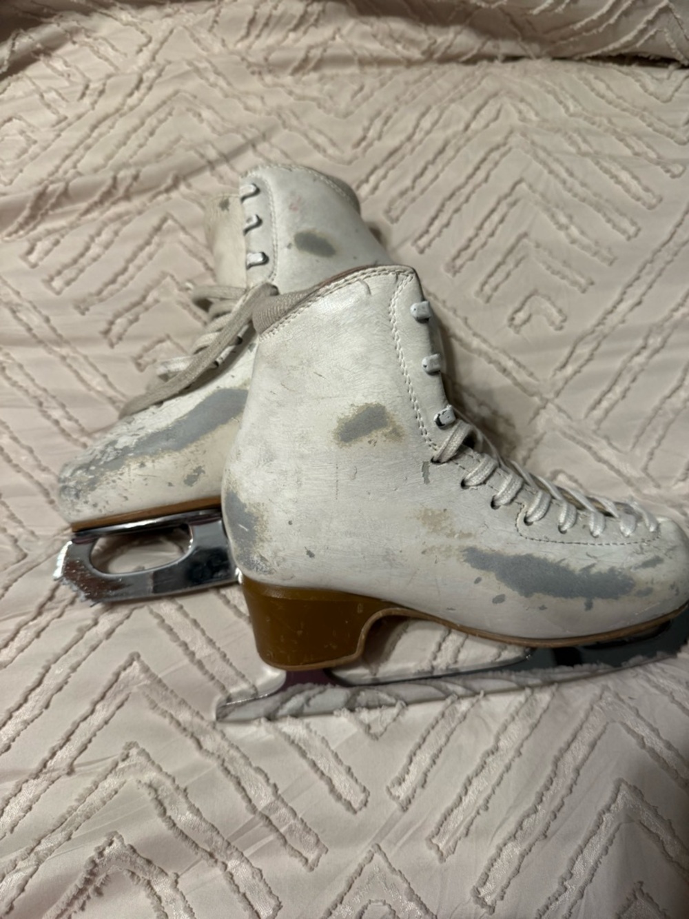 215 Edea Chorus figure skates